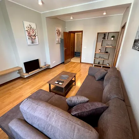 Location ! Location ! Location ! Garden View Oak Appartement