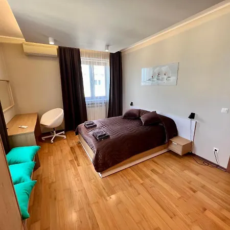 Location ! Location ! Location ! Garden View Oak Apartament *